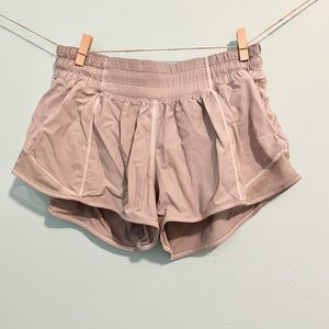 Lululemon Hottie Hot Shorts 2.5 inch
